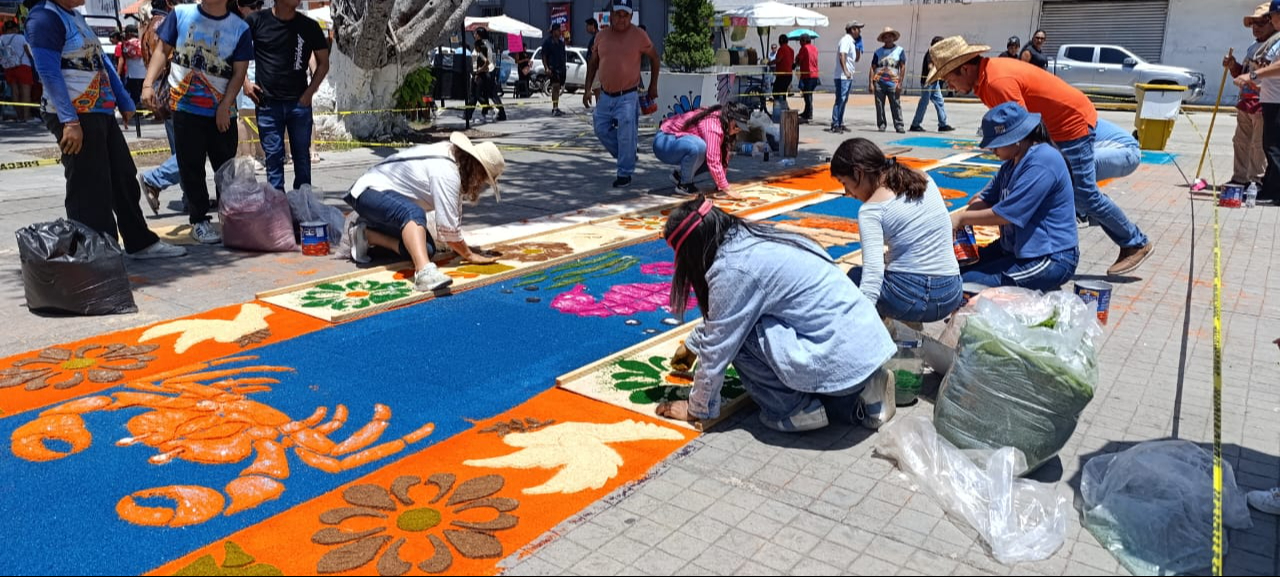 Tradición floral en honor a la Virgen del Carmen une generaciones en la isla