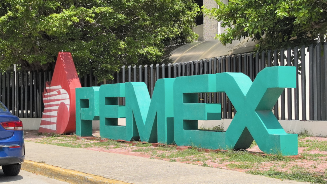 PEMEX adeuda millones y deja a miles sin empleo PEMEX adeuda millones y deja a miles sin empleo
