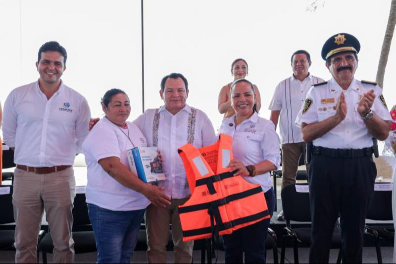 El gobernador Joaquín Díaz Mena respalda a pescadoras y pescadores de Progreso