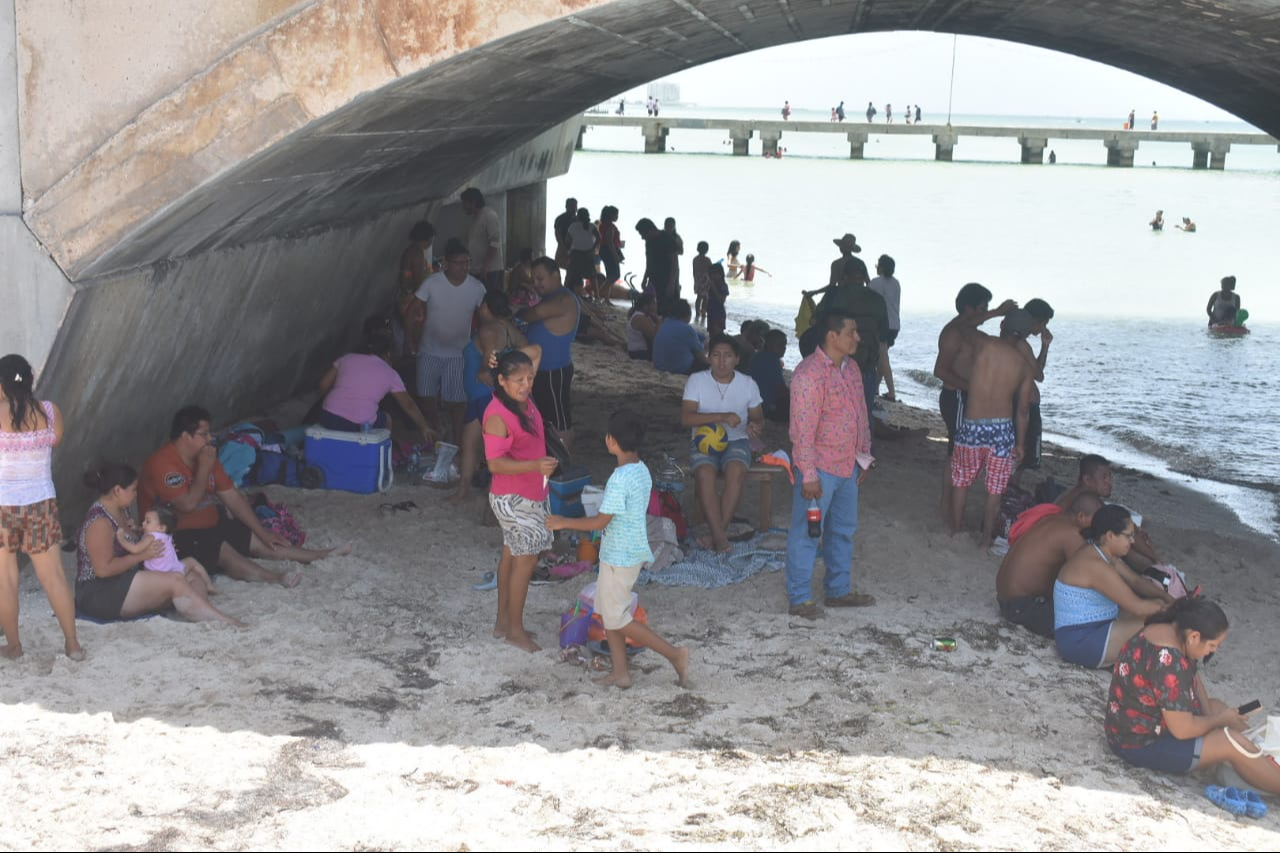 Fin de semana caluroso en Yucatán atrajo a más de 40 mil personas a Progreso 
