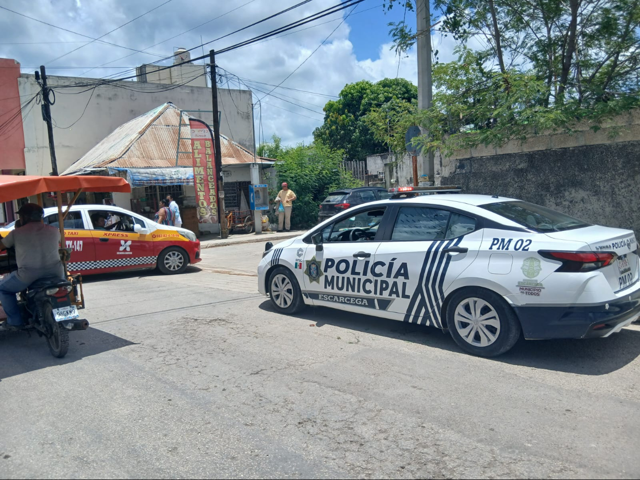 La intervención de la policía evitó riesgos mayores de atropellamientos o choques. La intervención de la policía evitó riesgos mayores de atropellamientos o choques.