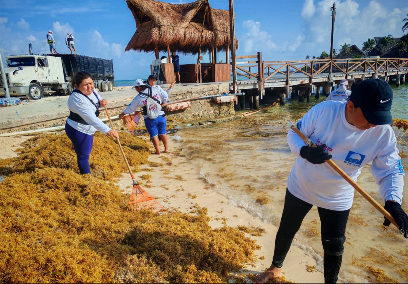 Autoridades exhortaron a los empresarios a mantener limpieza constante en la costa durante la temporada alta, y apoyar con alimentos a los voluntarios Autoridades exhortaron a los empresarios a mantener limpieza constante en la costa durante la temporada alta, y apoyar con alimentos a los voluntarios