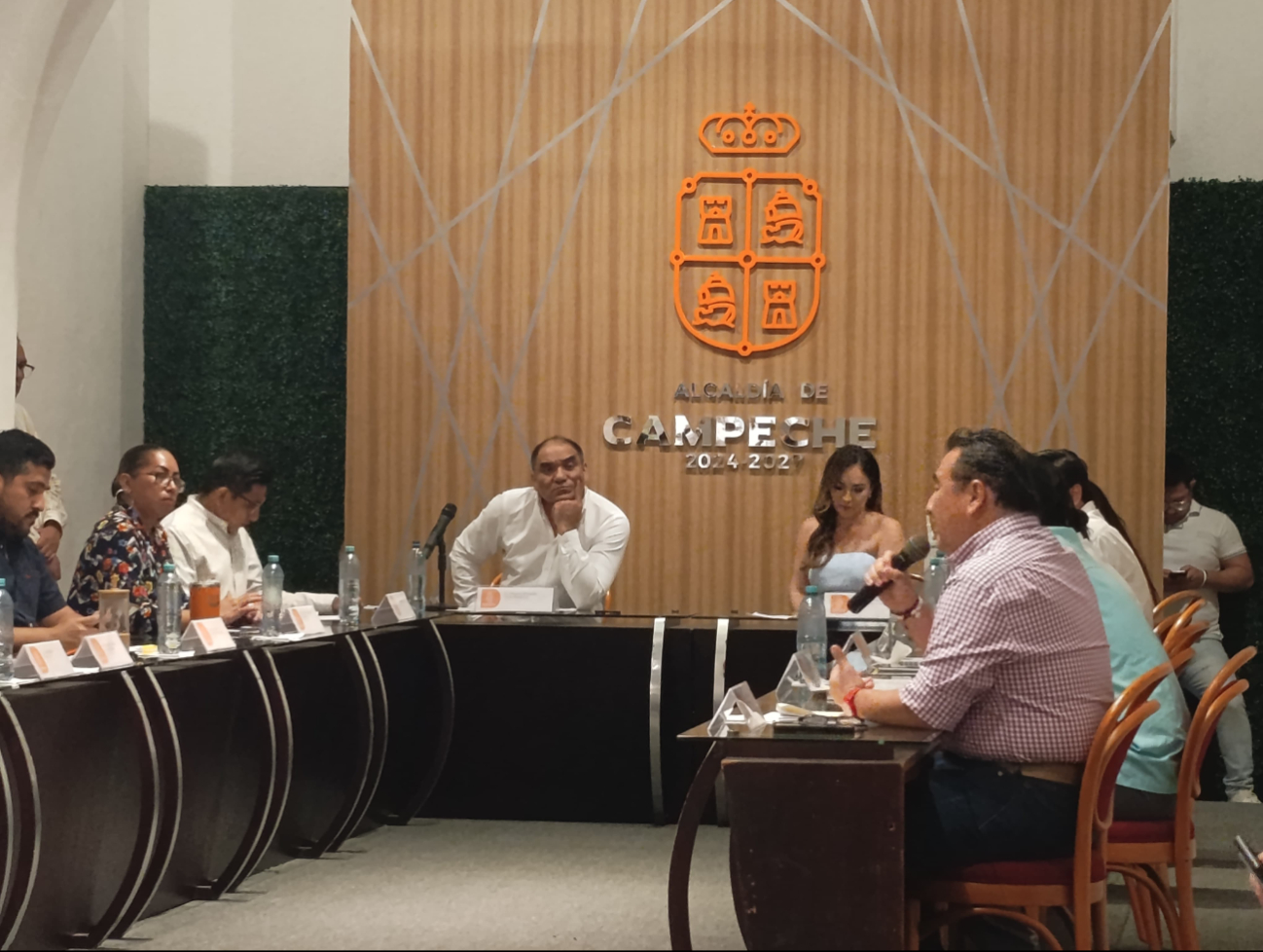 El PRI y Morena presentaron una solicitud de demanda y juicio político contra el gobierno municipal.