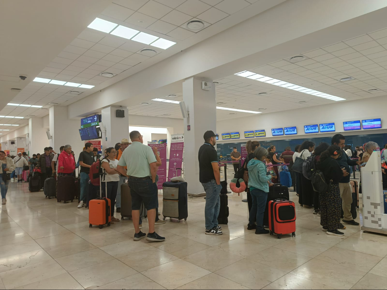 Hay regular afluencia de pasajeros en el aeropuerto de Mérida Hay regular afluencia de pasajeros en el aeropuerto de Mérida