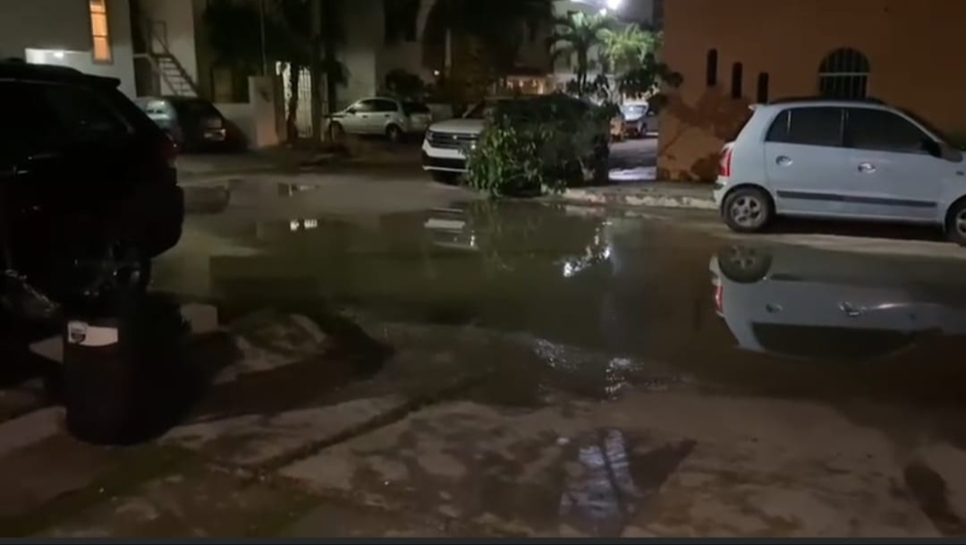 Vecinos tienen meses sufriendo con malos olores sin que Aguakan o el Ayuntamiento les den solución Vecinos tienen meses sufriendo con malos olores sin que Aguakan o el Ayuntamiento les den solución