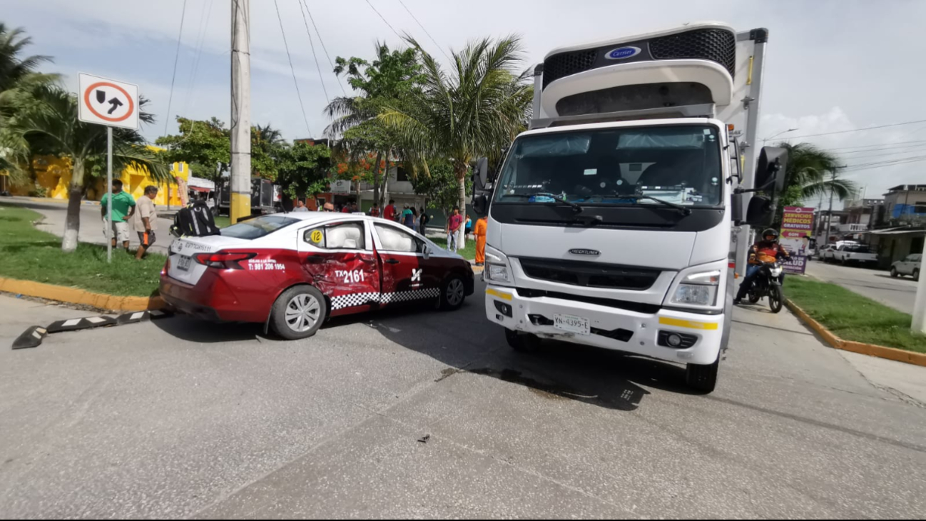 El accidente ocurrió en el cruce de las avenidas Puerto del Carmen y Puerto de Campeche El accidente ocurrió en el cruce de las avenidas Puerto del Carmen y Puerto de Campeche