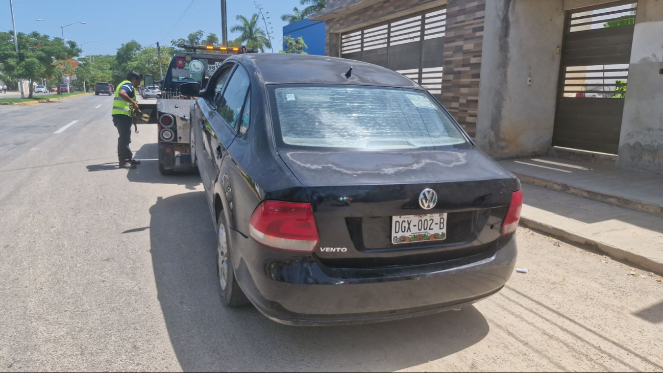 El conductor inicialmente negó las acusaciones, pero al verificar el estado del vehículo, se confirmó que tenía reporte de robo El conductor inicialmente negó las acusaciones, pero al verificar el estado del vehículo, se confirmó que tenía reporte de robo
