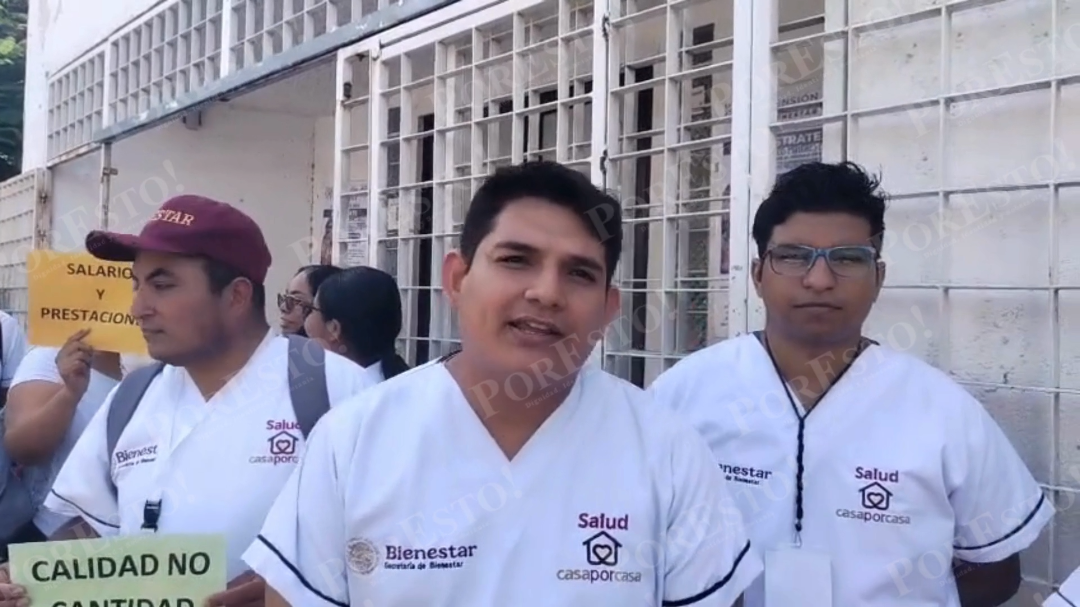 Médicos se manifiestan frente a oficinas del Bienestar en Cancún por falta de pagos