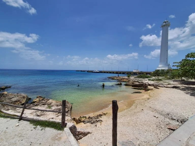Se determinó que las playas son seguras para actividades recreativas y turistas locales y visitantes Se determinó que las playas son seguras para actividades recreativas y turistas locales y visitantes