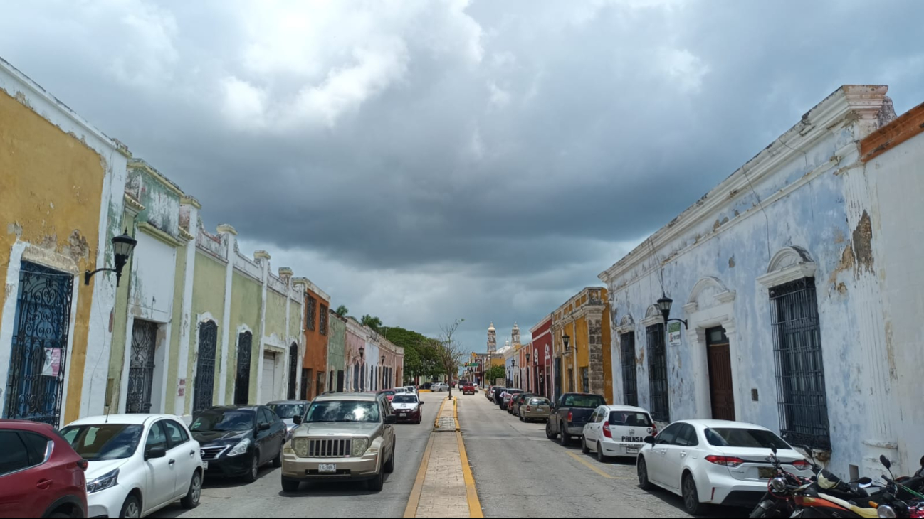 Se esperan chubascos con descargas eléctricas en Campeche. Se esperan chubascos con descargas eléctricas en Campeche.