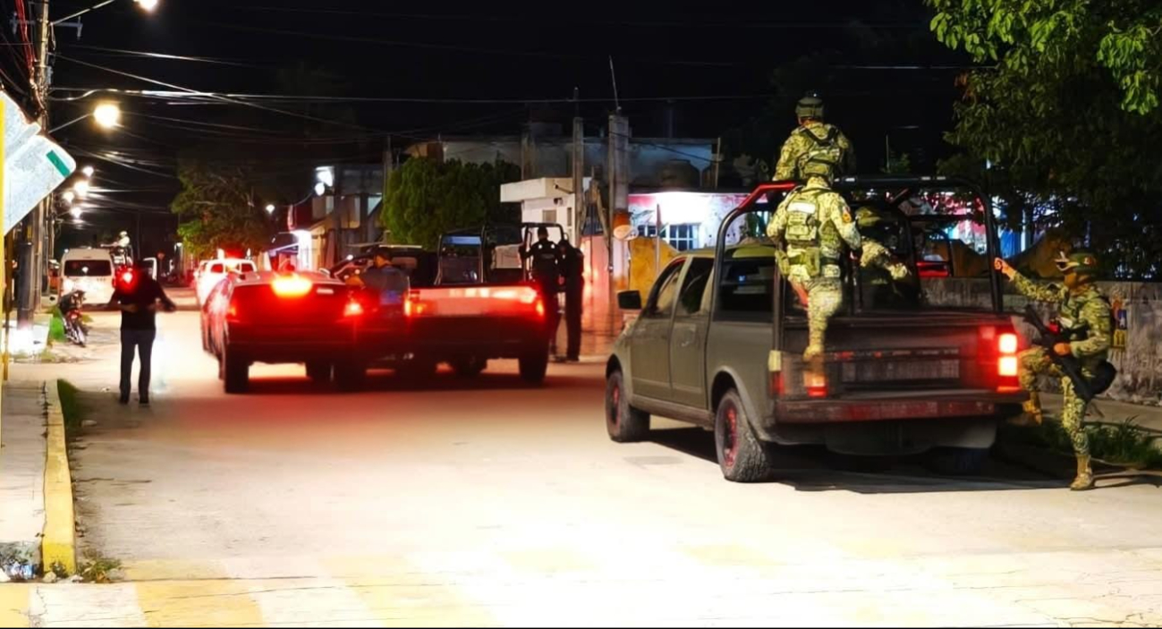 Realizan cateos simultáneos en dos colonias de Cozumel, hay dos detenidos por presunto narcomenudeo