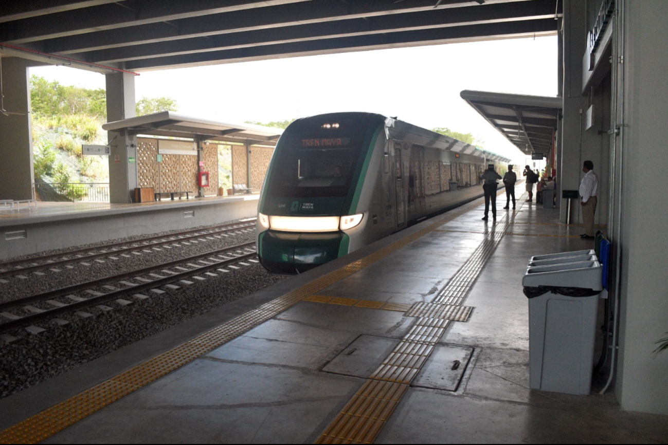 En Campeche, además de autobuses, se implementó el Tren Ligero para facilitar el transporte de turistas y locales.