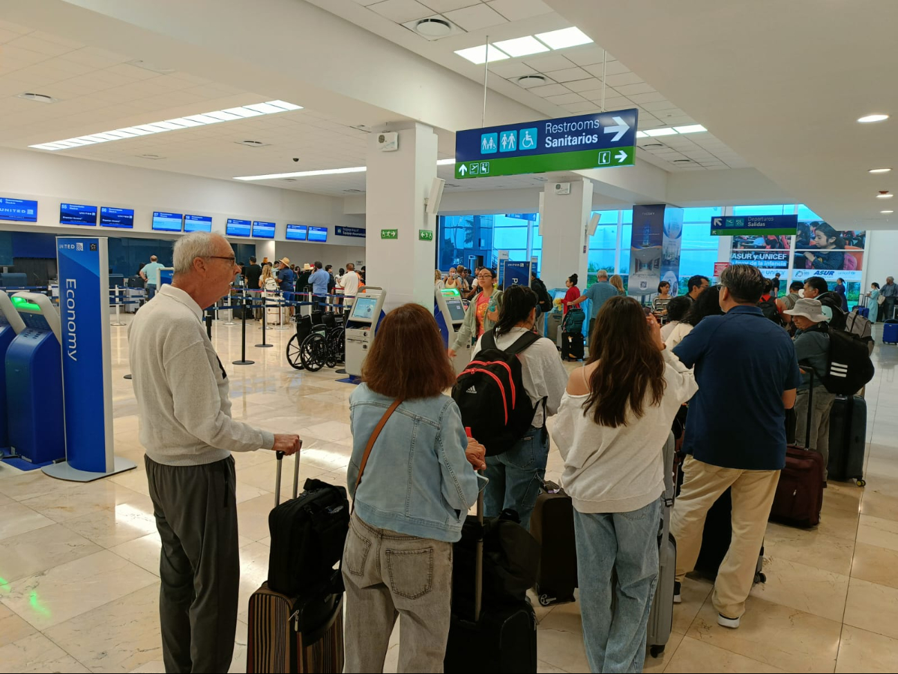 Hay regular afluencia de pasajeros en el aeropuerto de Mérida Hay regular afluencia de pasajeros en el aeropuerto de Mérida