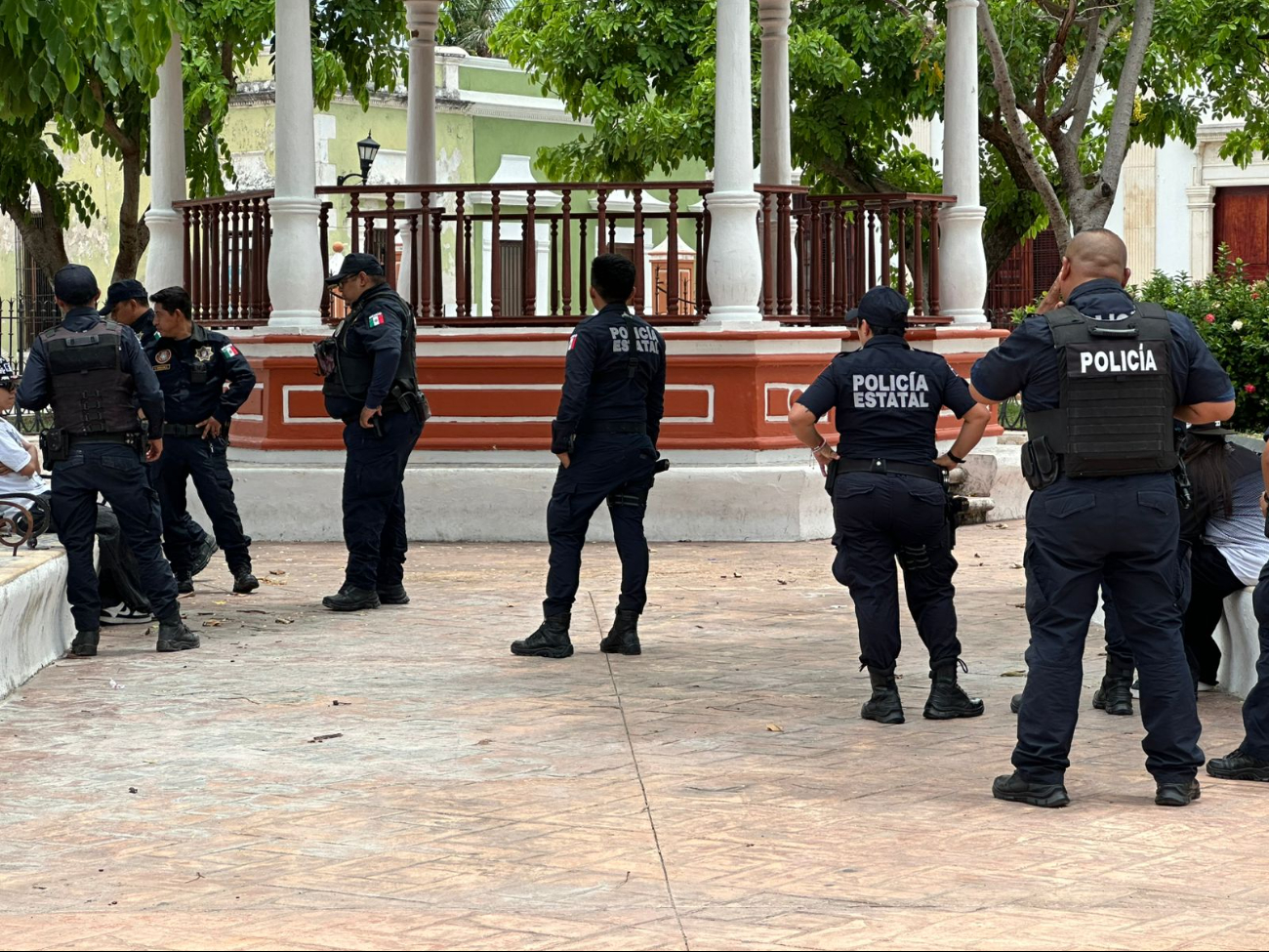 Cachan a adolescentes consumiendo marihuana en Parque de Guadalupe en Campeche