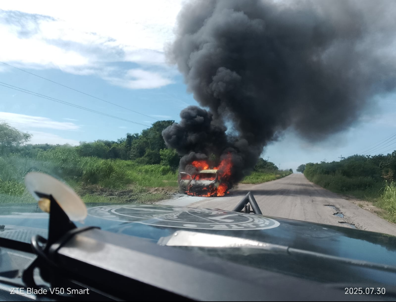 Se incendia unidad particular en Sac Xan, auxilian a conductor