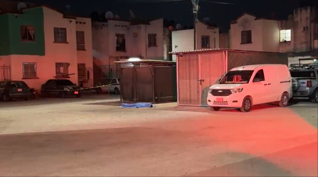 Una de las víctimas del ataque quedó sin vida en el estacionamiento. Una de las víctimas del ataque quedó sin vida en el estacionamiento.