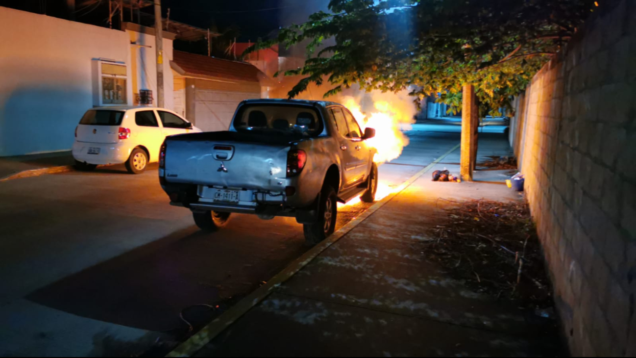 Vecinos sospechan que el incendio fue provocado, aunque la causa aún está bajo investigación. Vecinos sospechan que el incendio fue provocado, aunque la causa aún está bajo investigación.