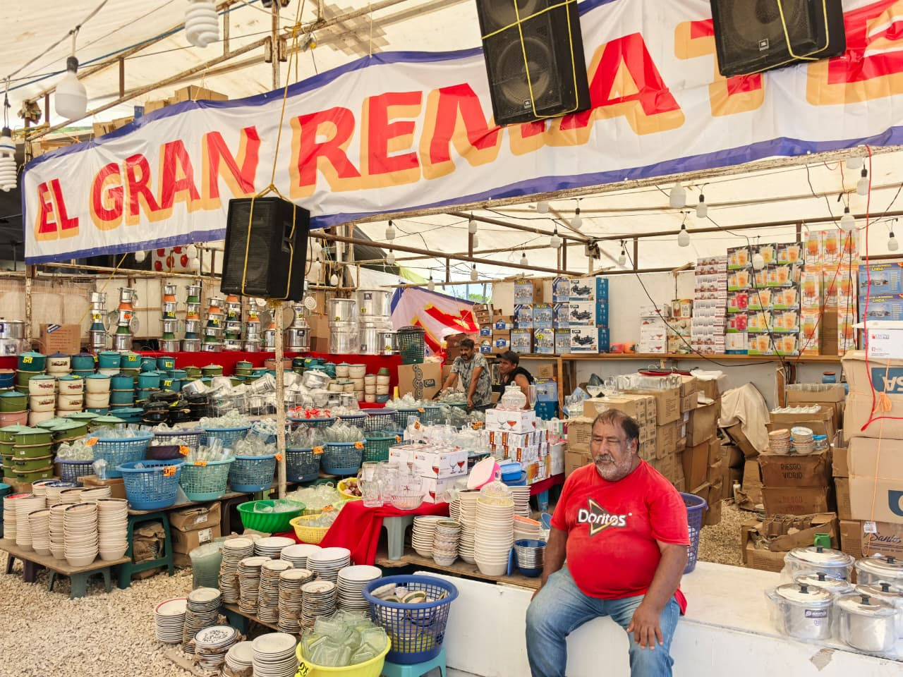 Lluvias y bloqueos afectaron ventas en la Feria; comerciantes extienden su estadía Lluvias y bloqueos afectaron ventas en la Feria; comerciantes extienden su estadía