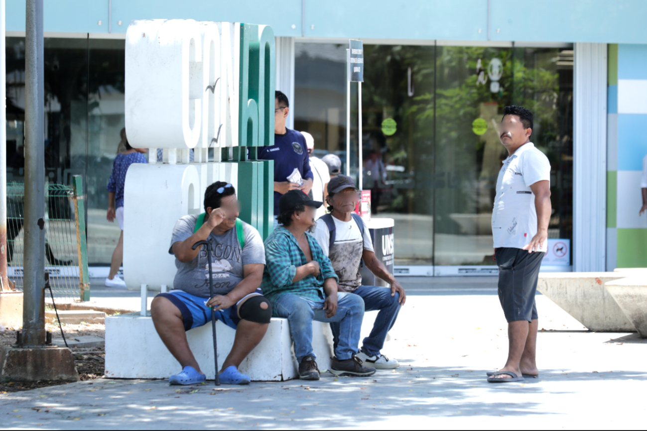 Los migrantes representan competencia desleal en la industria. Los migrantes representan competencia desleal en la industria.