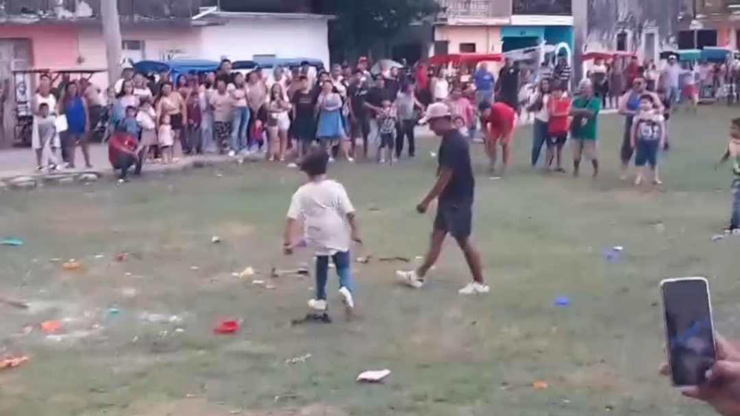 Los tradicionales “cantaritos”, algunos con dulces y otros con iguanas, fueron parte del festejo Los tradicionales “cantaritos”, algunos con dulces y otros con iguanas, fueron parte del festejo