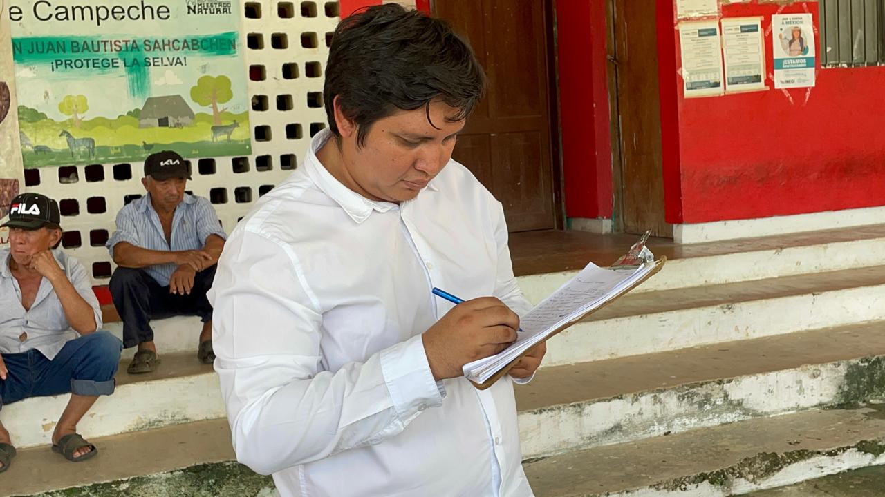 Tras más de tres horas de diálogo, se firmaron acuerdos entre los pobladores y la CFE. Tras más de tres horas de diálogo, se firmaron acuerdos entre los pobladores y la CFE.
