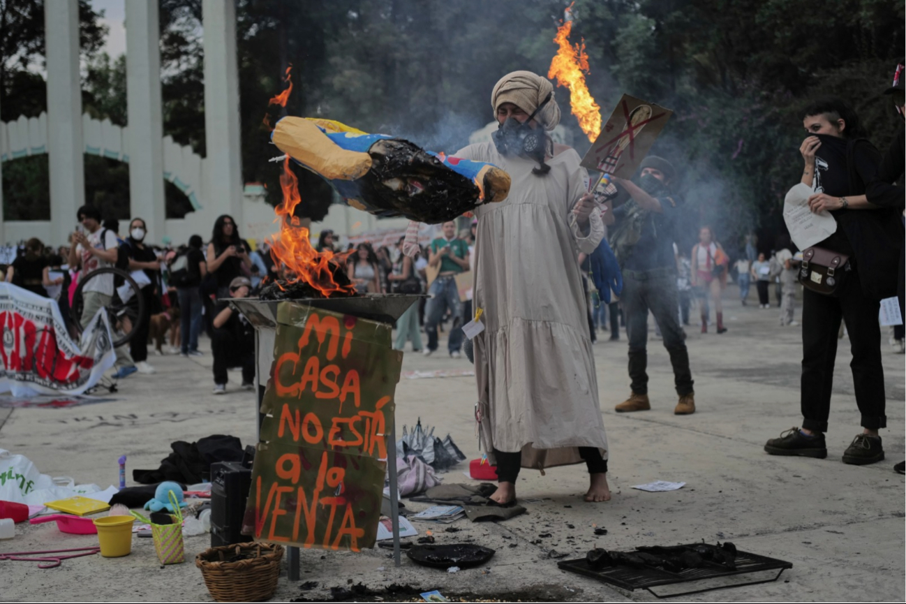 Así fue la primera marcha contra la gentrificación en la CDMX, una de las principales con este fenómeno. Así fue la primera marcha contra la gentrificación en la CDMX, una de las principales con este fenómeno.