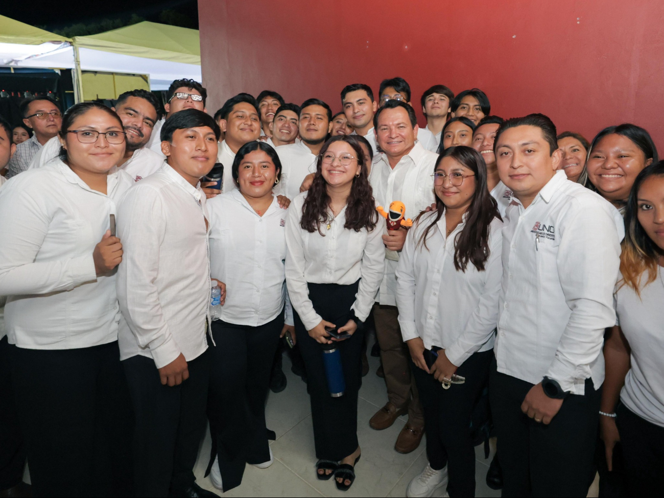 Gobernador Díaz Mena manda mensaje a estudiantes de Yucatán