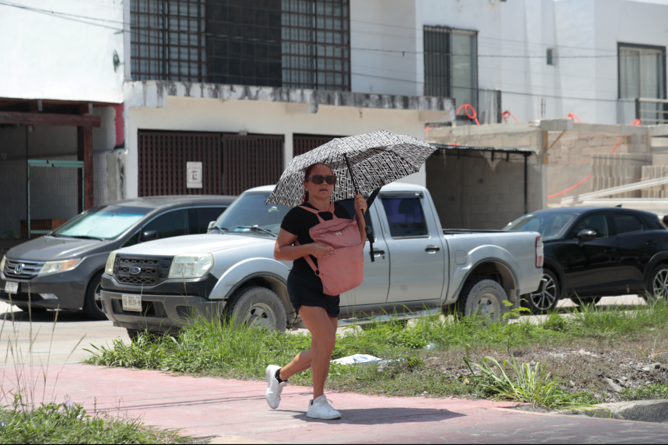 Hacen un llamado para protegerse contra el sol, hidratarse y usar bloqueador solar Hacen un llamado para protegerse contra el sol, hidratarse y usar bloqueador solar