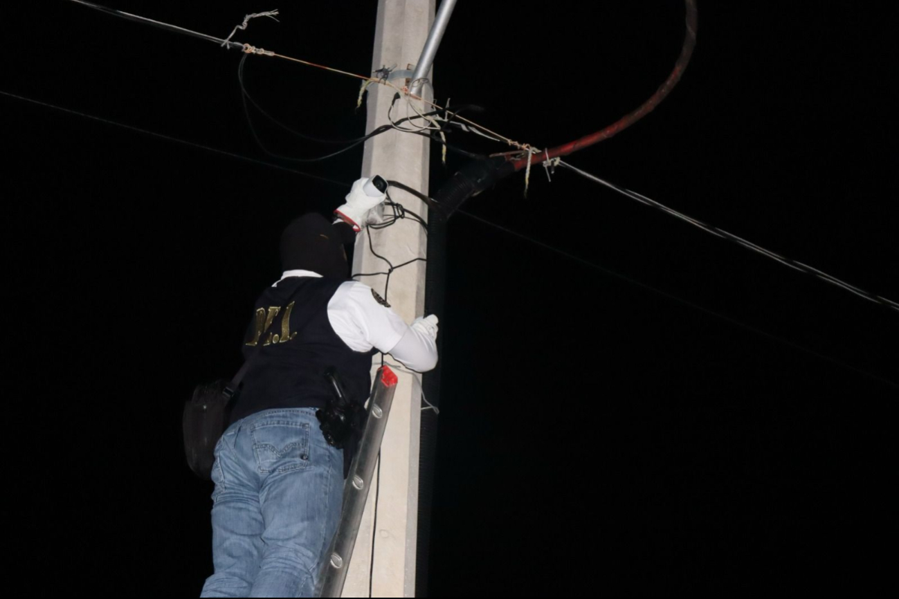 Las cámaras de seguridad estaban instalas en postes de luz y alumbrado eléctrico Las cámaras de seguridad estaban instalas en postes de luz y alumbrado eléctrico