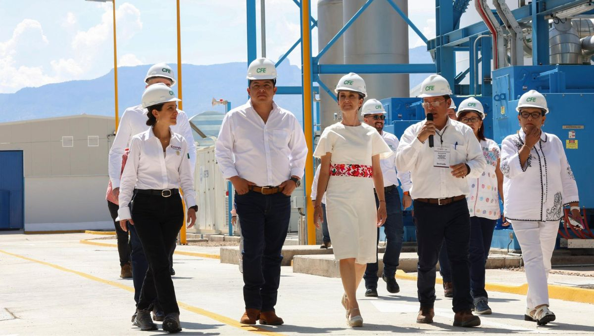 Con tecnología de última generación, la central tiene la capacidad de abastecer de energía a más de 2.4 millones de personas Con tecnología de última generación, la central tiene la capacidad de abastecer de energía a más de 2.4 millones de personas
