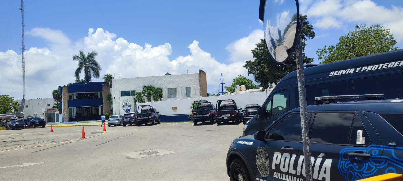 Los vecinos acudieron a las instalaciones de seguridad para manifestarse.
