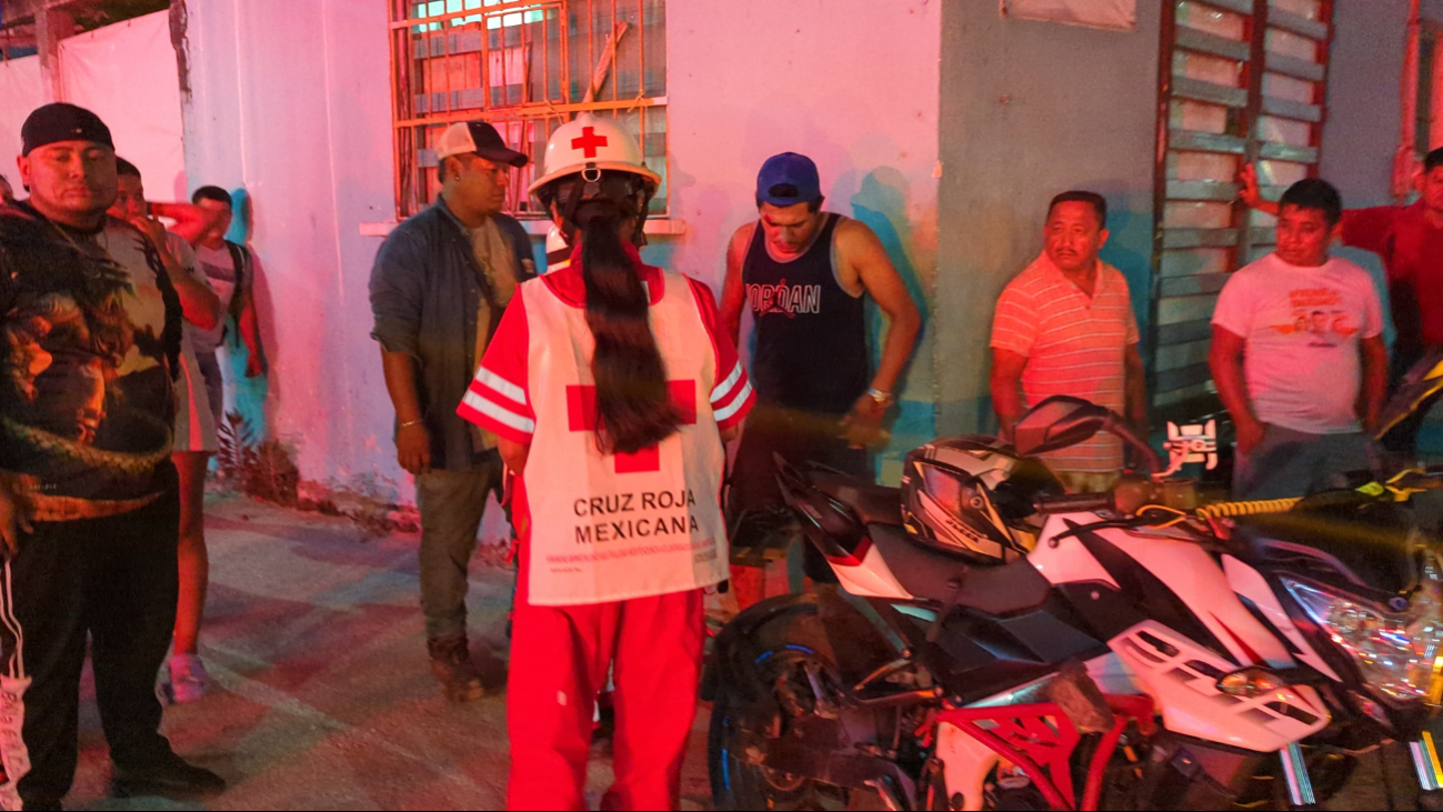 Alta velocidad y descuido provocan aparatoso accidente en zona urbana