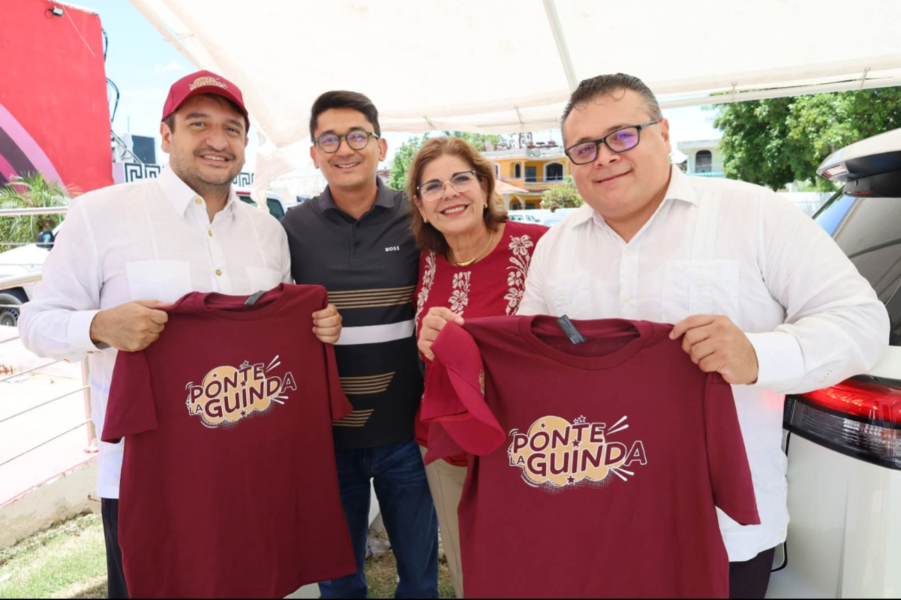 Andrés López Beltrán visita Morena en Campeche y se pone la camisa guinda