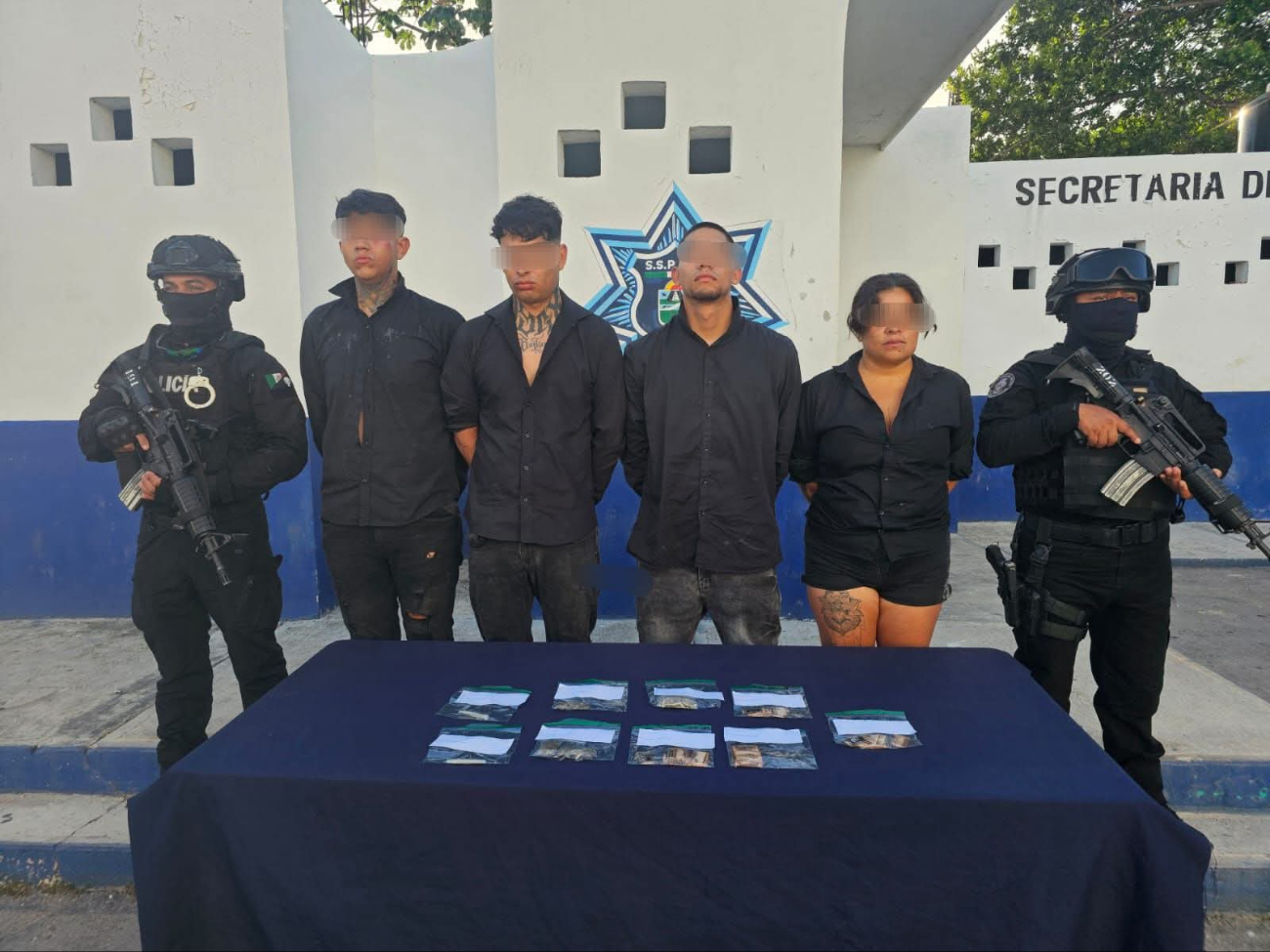 Los detenidos fueron identificados como Yovanni “N”; Ramsés “N”; Óscar “N” y Ana “N” Los detenidos fueron identificados como Yovanni “N”; Ramsés “N”; Óscar “N” y Ana “N”