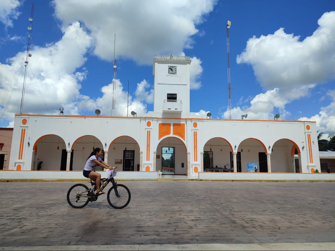 Se analiza homologar el horario de Yucatán con el de Quintana Roo