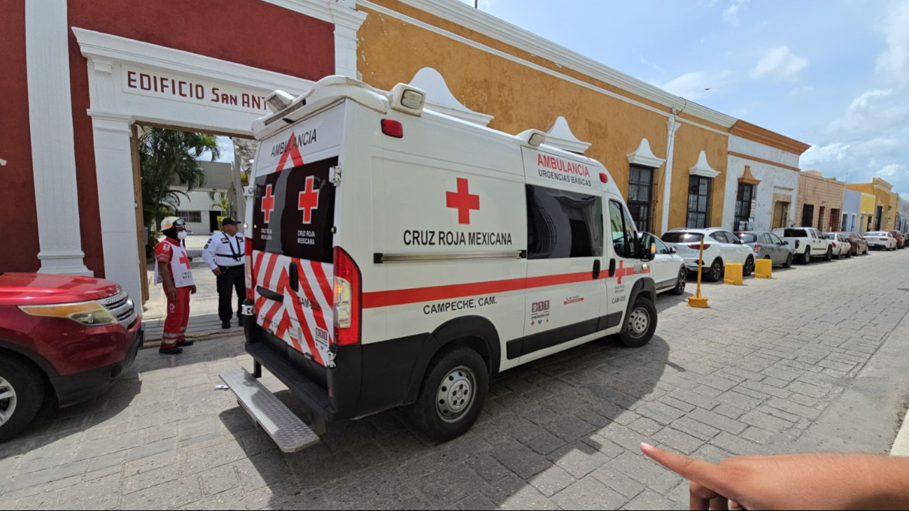 Mujer de la tercera edad colapsa en calles del Centro por golpe de calor