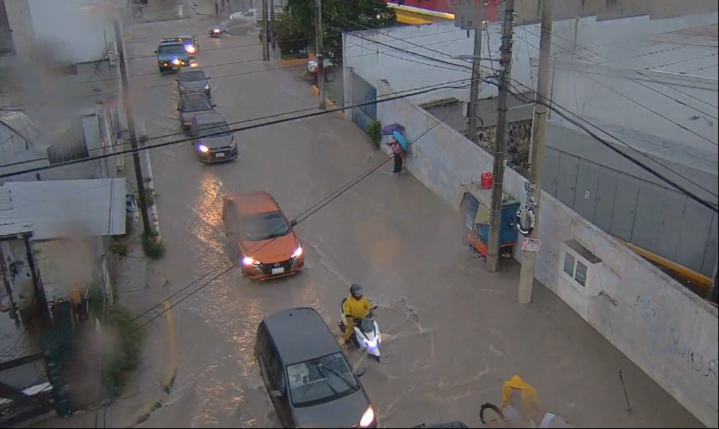 Onda Tropical 10 provoca anegamientos en Campeche; SPSC emite alerta vial Onda Tropical 10 provoca anegamientos en Campeche; SPSC emite alerta vial