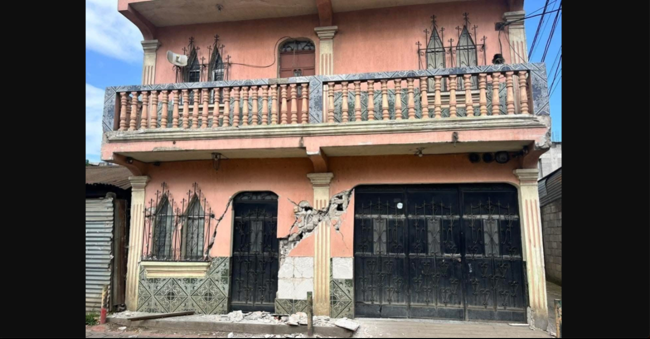 Guatemala fue sacudido por dos fuertes temblores; hay daños considerables.