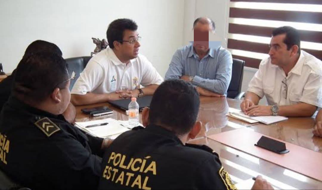 Los dos detenidos ocuparon cargos policiales en las dependencias del estado.