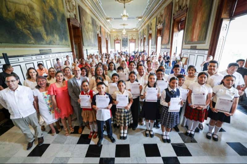 Reconocen a estudiantes destacados de Yucatán en la Olimpiada del Conocimiento 2025 Reconocen a estudiantes destacados de Yucatán en la Olimpiada del Conocimiento 2025