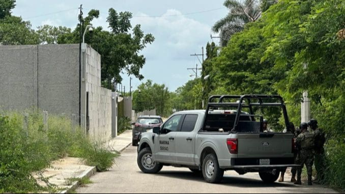 Efectivos federales catearon la vivienda de un empresario que en vida fue acusado de fraudes