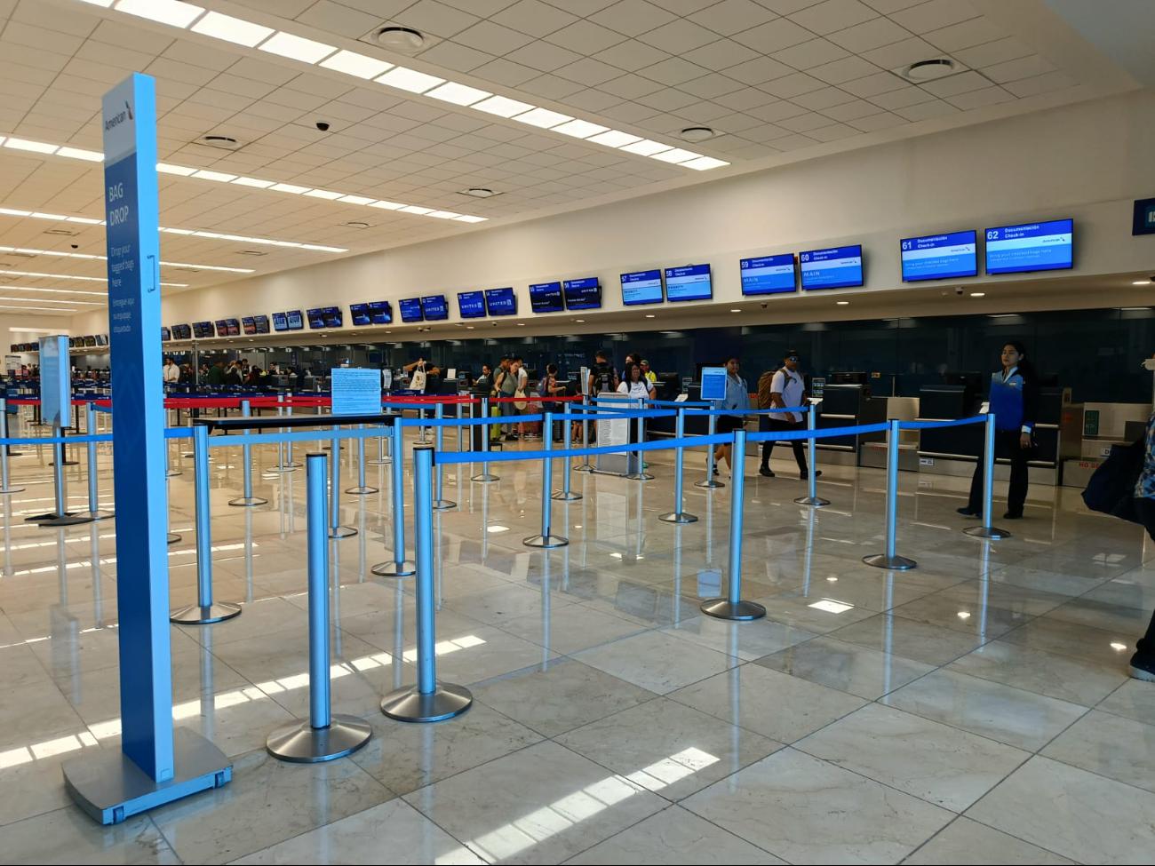 Hay regular afluencia de pasajeros en el aeropuerto de Mérida
