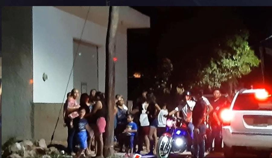 Vecinos alertaron a las autoridades luego de escuchar el ladrido de perros, lo que delató la presencia del presunto ladrón. Vecinos alertaron a las autoridades luego de escuchar el ladrido de perros, lo que delató la presencia del presunto ladrón.