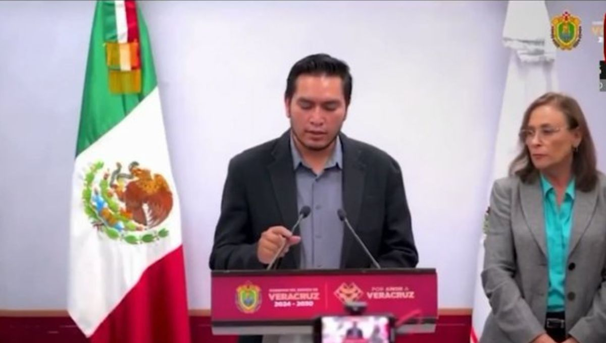 De acuerdo con la información oficial, Márquez Nava únicamente está titulado como médico cirujano y laboratorista químico