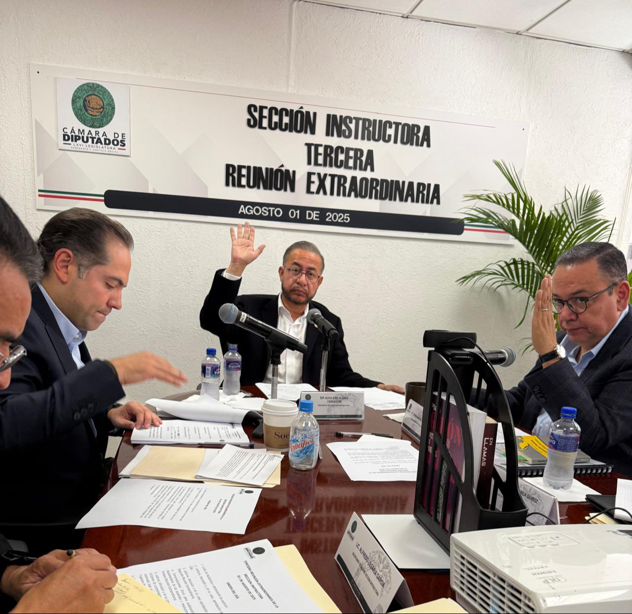 El presidente de la Sección Instructora aclara que ningún juez ha exonerado al senador.
