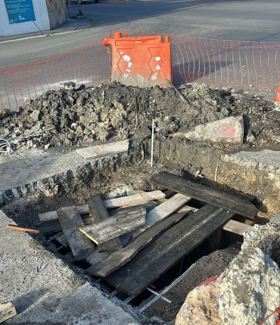El socavón ha provocado grave congestionamiento vial al Oriente de Mérida El socavón ha provocado grave congestionamiento vial al Oriente de Mérida