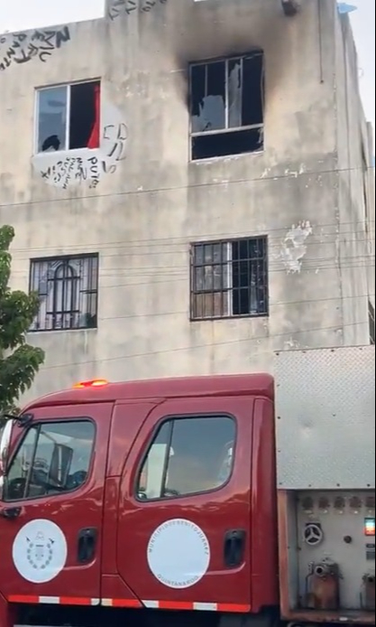 Hombre sale vivo de milagro en medio de un incendio Hombre sale vivo de milagro en medio de un incendio