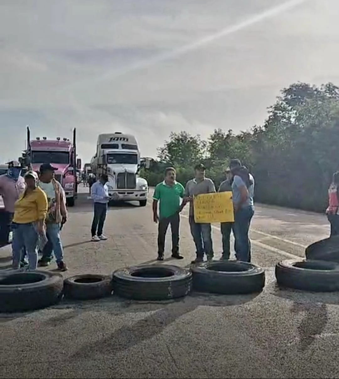 Sin paso en la Villahermosa-Escárcega por protesta de pobladores en Campeche