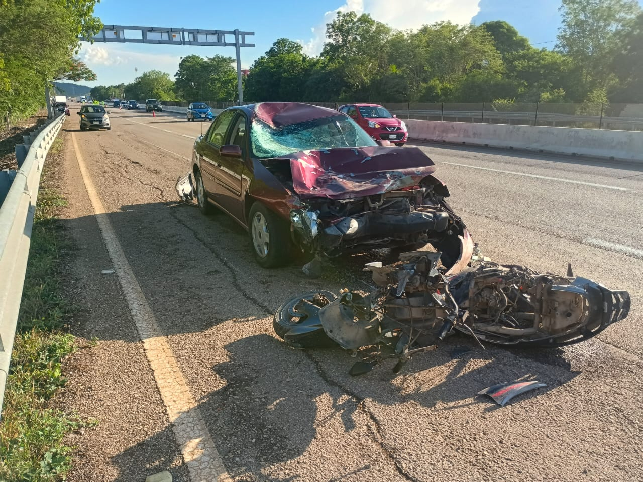 Fatal accidente: Muere motociclista al intentar cruzar la vía federal en Pomuch, Campeche