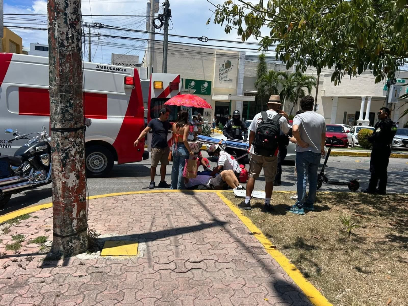 Hombre de 58 años sufre fractura tras accidente en scooter en Playa del Carmen Hombre de 58 años sufre fractura tras accidente en scooter en Playa del Carmen